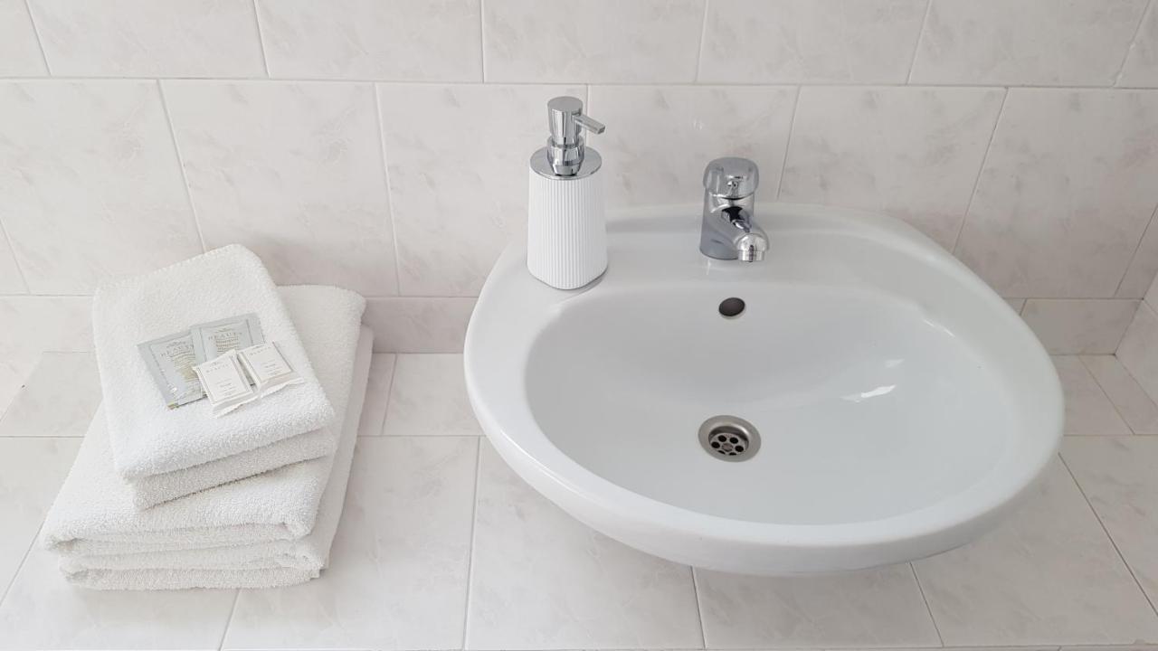 Hotel Melturi Bagian luar foto