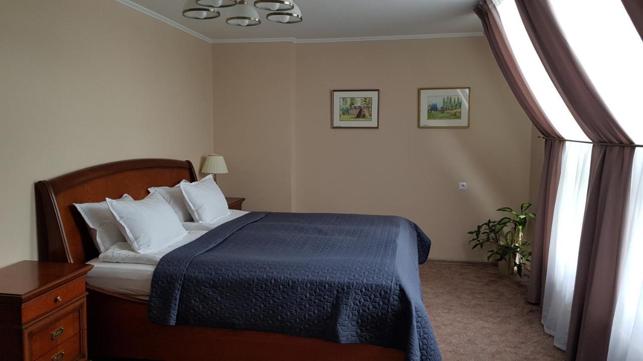 Hotel Melturi Bagian luar foto