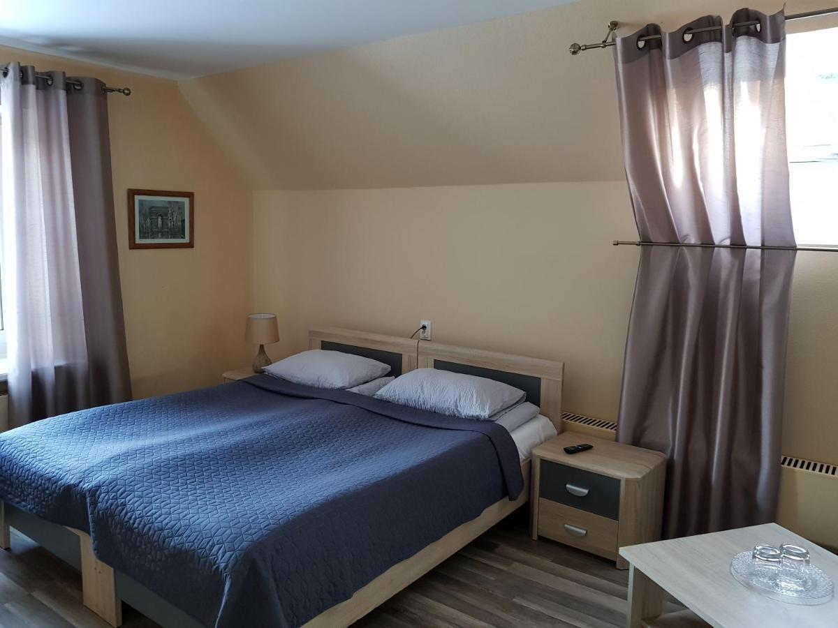 Hotel Melturi Bagian luar foto
