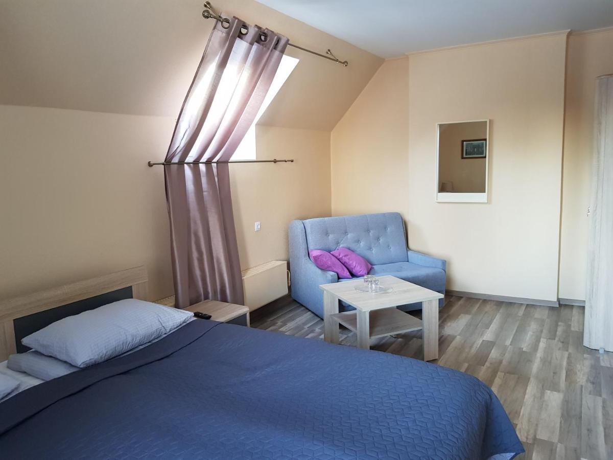 Hotel Melturi Bagian luar foto