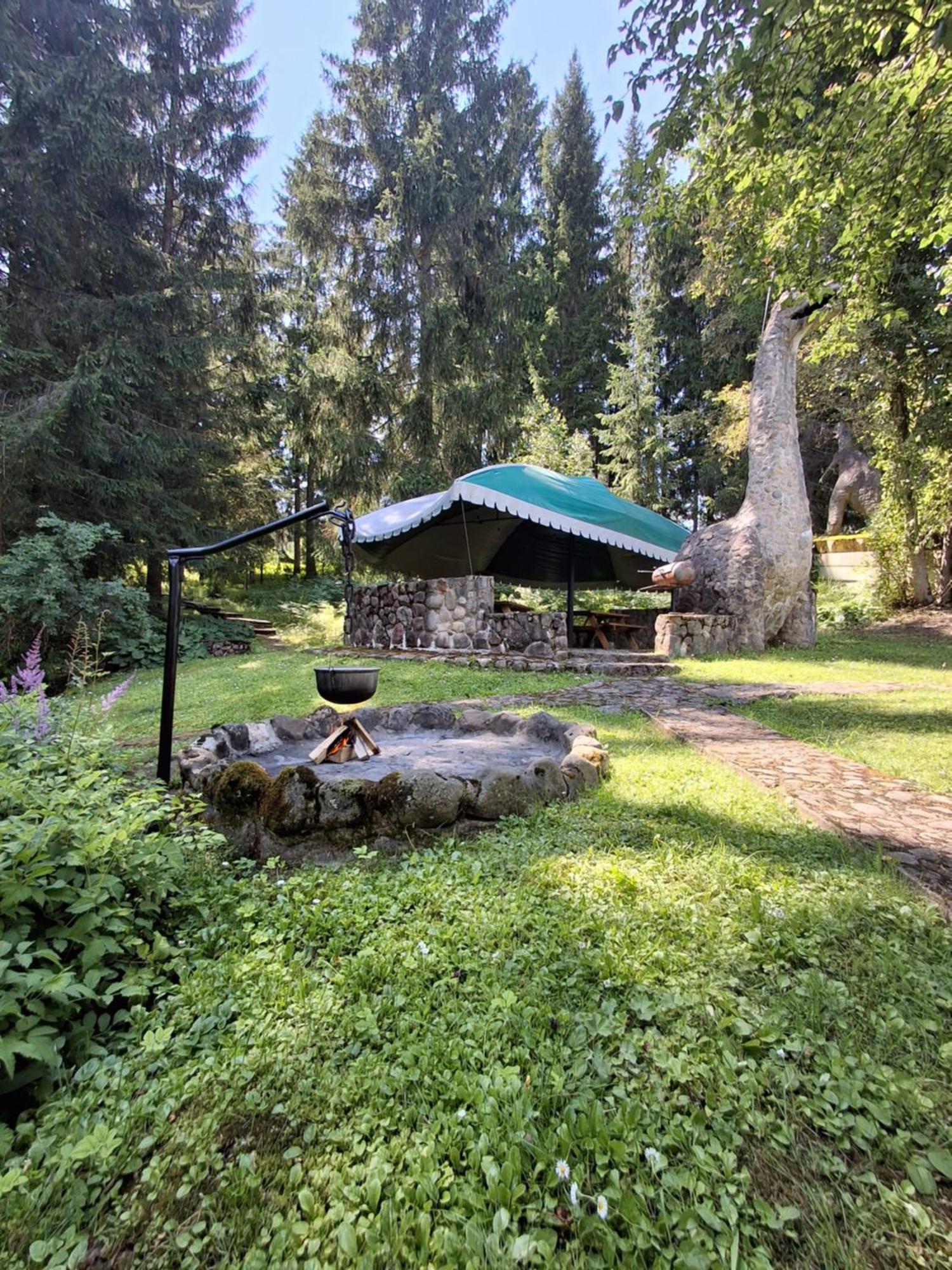 Hotel Melturi Bagian luar foto